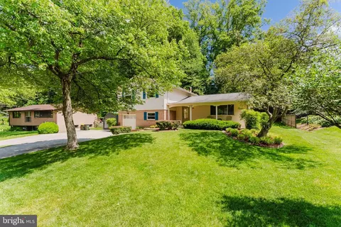 4911 Wycliff Ln, Fairfax, VA 22032