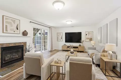 Living - 6516 Milva Ln, Springfield, VA 22150 photo 2 of 2