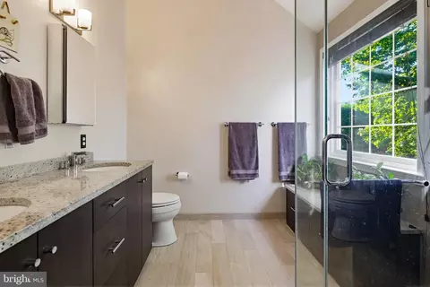 Bath - 6516 Milva Ln, Springfield, VA 22150 photo 2 of 6