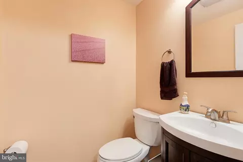 Bath - 6516 Milva Ln, Springfield, VA 22150 photo 6 of 6