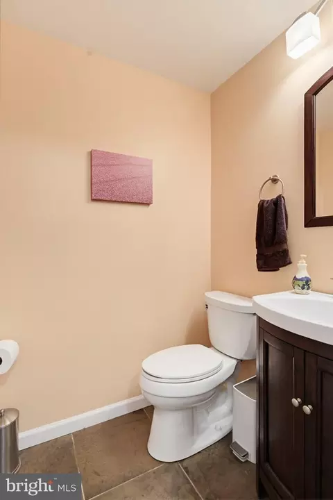 Bath - 6516 Milva Ln, Springfield, VA 22150 photo 5 of 6