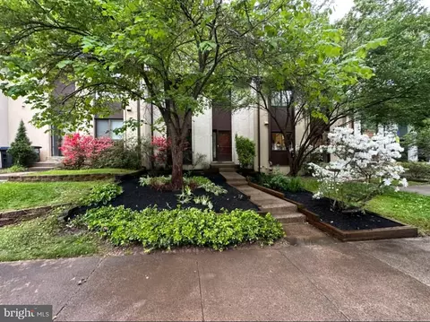11944 Barrel Cooper Ct, Reston, VA 20191