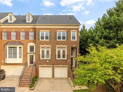 5420 Edsall Ridge Pl, Alexandria, VA 22312