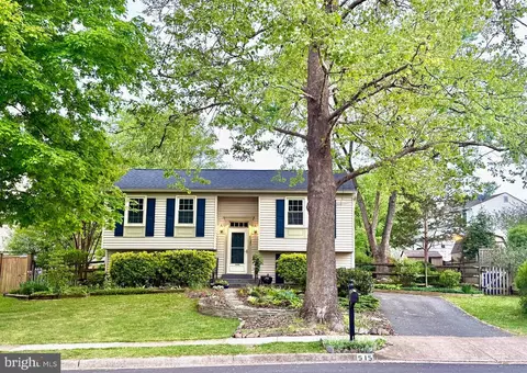 515 Worchester St, Herndon, VA 20170