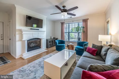 12100 Garden Grove Cir #303, Fairfax, VA 22030