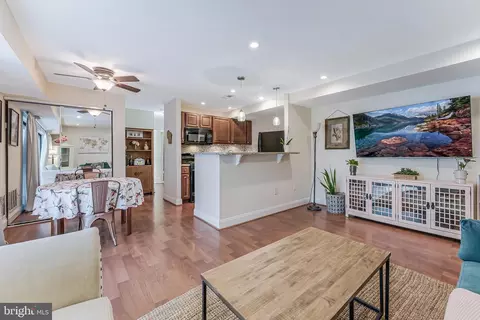 7604 Savannah St #T1, Falls Church, VA 22043