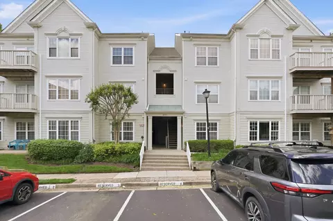 4359 Wilson Vly #302, Fairfax, VA 22033