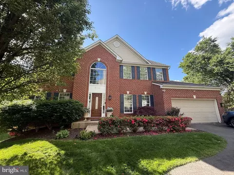 6704 Mossy Bank Ln, Centreville, VA 20121