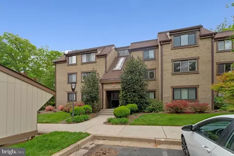 1621 Parkcrest Cir #9A/201, Reston, VA 20190