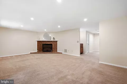 Living - 8943 Park Forest Dr, Springfield, VA 22152 photo 6 of 10
