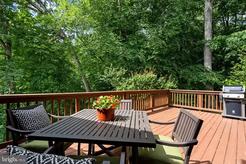 Exterior - 8943 Park Forest Dr, Springfield, VA 22152 photo 4 of 12