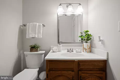 Bath - 8943 Park Forest Dr, Springfield, VA 22152 photo 8 of 8