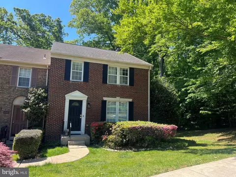 8943 Park Forest Dr, Springfield, VA 22152 photo 2