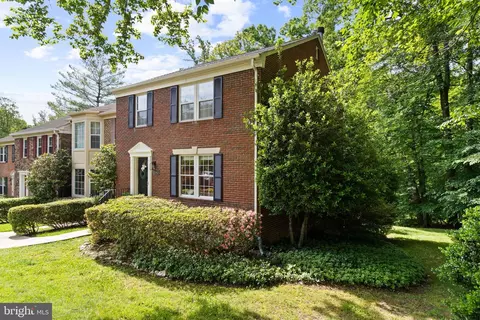 Exterior - 8943 Park Forest Dr, Springfield, VA 22152 photo 2 of 12