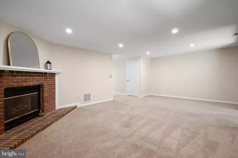 Living - 8943 Park Forest Dr, Springfield, VA 22152 photo 8 of 10