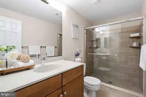 Bath - 8943 Park Forest Dr, Springfield, VA 22152 photo 2 of 8