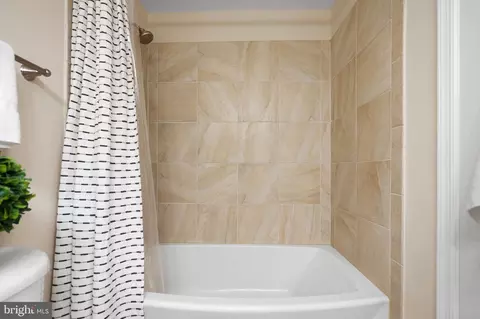 Bath - 8943 Park Forest Dr, Springfield, VA 22152 photo 7 of 8
