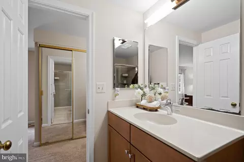 Bath - 8943 Park Forest Dr, Springfield, VA 22152 photo 4 of 8
