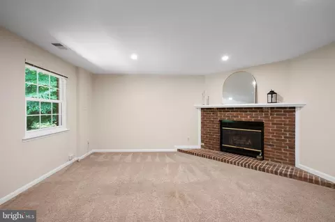 Living - 8943 Park Forest Dr, Springfield, VA 22152 photo 7 of 10