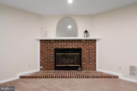 Living - 8943 Park Forest Dr, Springfield, VA 22152 photo 9 of 10