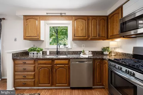 Kitchen - 8943 Park Forest Dr, Springfield, VA 22152 photo 3 of 4
