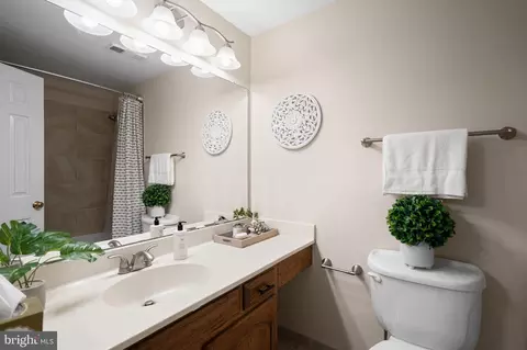 Bath - 8943 Park Forest Dr, Springfield, VA 22152 photo 5 of 8