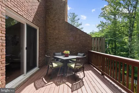 Exterior - 8943 Park Forest Dr, Springfield, VA 22152 photo 8 of 12