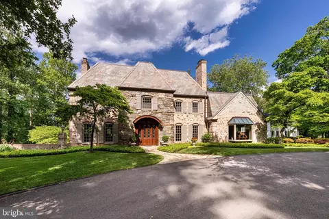 Exterior - 7018 Green Oak Dr, Mclean, VA 22101 photo 8 of 9
