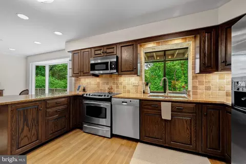 Other - 7018 Green Oak Dr, Mclean, VA 22101 photo 10 of 54