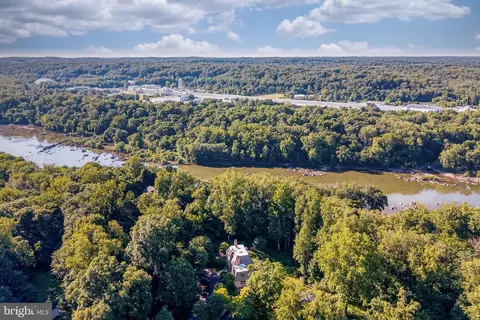 View/Area - 7018 Green Oak Dr, Mclean, VA 22101 photo 1 of 2