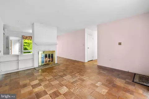 Living - 5533 Belfast Pl, Springfield, VA 22151 photo 4 of 4