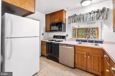 Kitchen - 5533 Belfast Pl, Springfield, VA 22151 photo 3 of 3