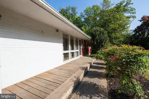Exterior - 5533 Belfast Pl, Springfield, VA 22151 photo 4 of 9