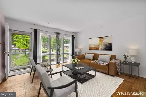 Living - 5533 Belfast Pl, Springfield, VA 22151 photo 1 of 4