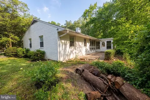 Exterior - 5533 Belfast Pl, Springfield, VA 22151 photo 6 of 9