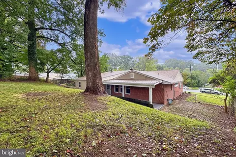 Exterior - 5807 Accomac St, Springfield, VA 22150 photo 6 of 10