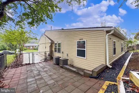 Exterior - 5807 Accomac St, Springfield, VA 22150 photo 9 of 10