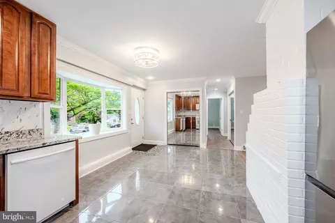 Entry Way - 5807 Accomac St, Springfield, VA 22150 photo 3 of 4