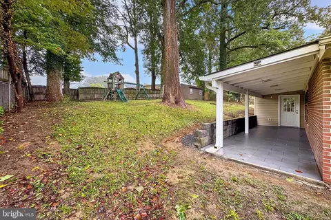 Exterior - 5807 Accomac St, Springfield, VA 22150 photo 4 of 10