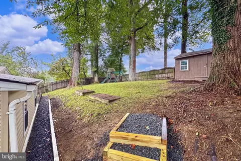 Exterior - 5807 Accomac St, Springfield, VA 22150 photo 7 of 10