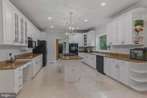 Kitchen - 837 Seneca Rd, Great Falls, VA 22066 photo 1 of 4