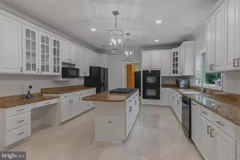 Kitchen - 837 Seneca Rd, Great Falls, VA 22066 photo 3 of 4