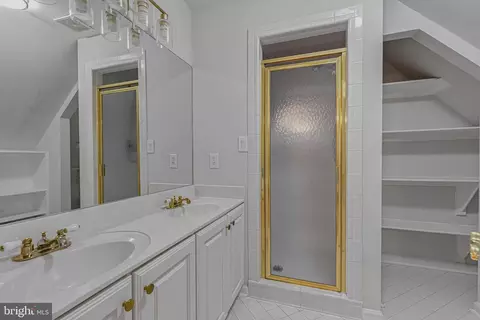 Bath - 837 Seneca Rd, Great Falls, VA 22066 photo 7 of 8