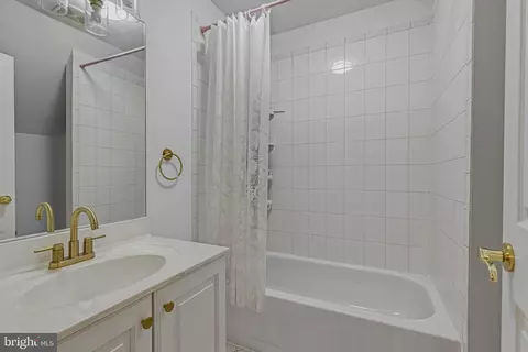 Bath - 837 Seneca Rd, Great Falls, VA 22066 photo 8 of 8