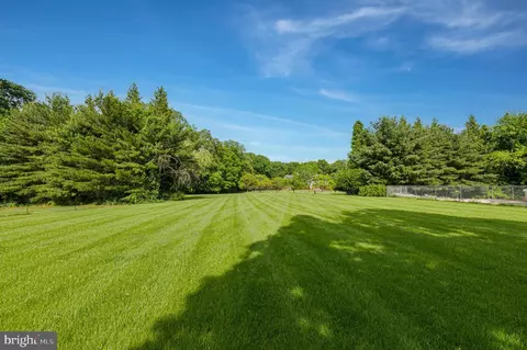 Exterior - 837 Seneca Rd, Great Falls, VA 22066 photo 7 of 7