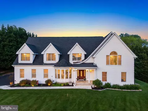Exterior - 837 Seneca Rd, Great Falls, VA 22066 photo 1 of 7