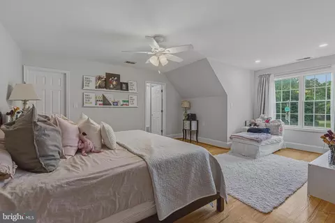 Bedroom - 837 Seneca Rd, Great Falls, VA 22066 photo 4 of 5