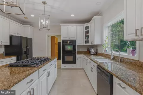 Kitchen - 837 Seneca Rd, Great Falls, VA 22066 photo 4 of 4