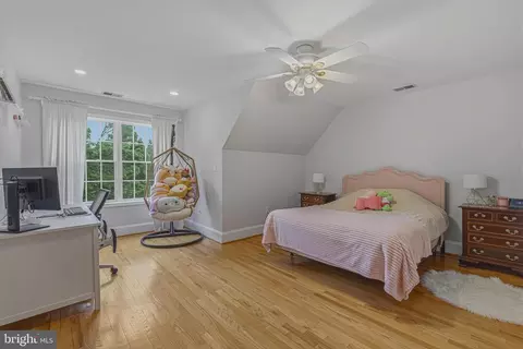 Bedroom - 837 Seneca Rd, Great Falls, VA 22066 photo 5 of 5