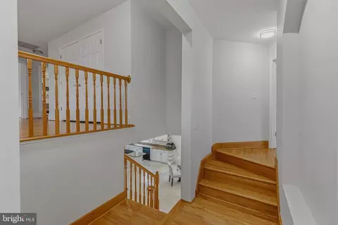 Entry Way - 837 Seneca Rd, Great Falls, VA 22066 photo 2 of 2